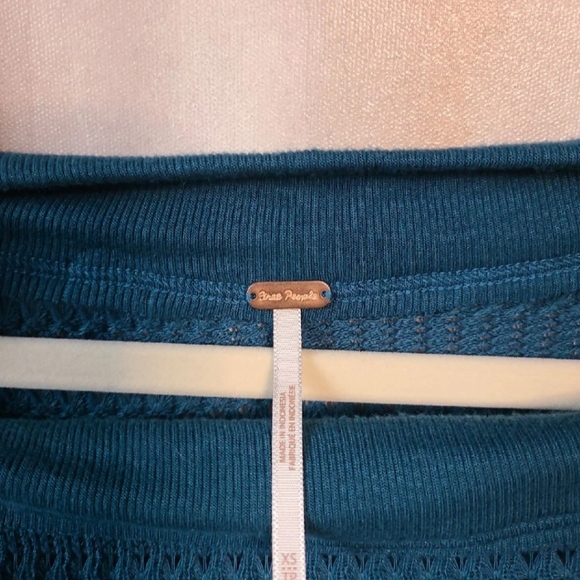 FREE PEOPLE SWEATER - Picture 2 of 2